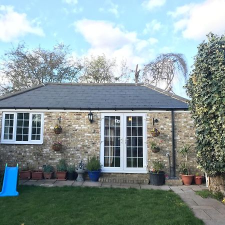 Cosy Cottage Annex In Fairlop Ilford Exterior foto